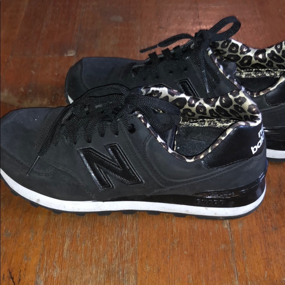 Black barely used new balance sneakers.